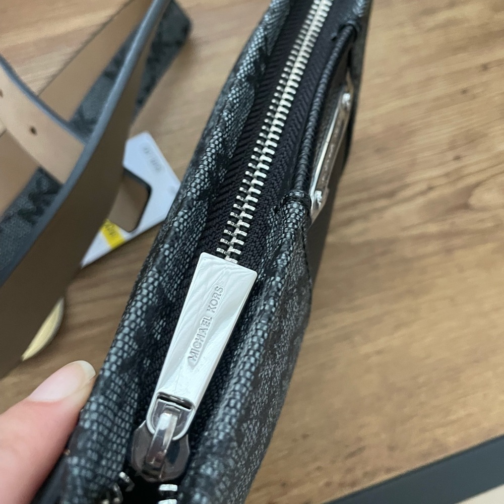 Michael Kors Belt Bag / Crossbody - Picture 3 of 10